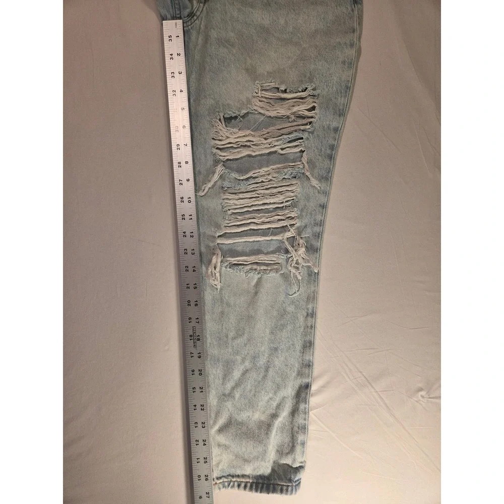 Aeropostale Women's Mom Jean Size 6 Distressed Tapered Leg Light Acid Wash Denim - Picture 8 of 9